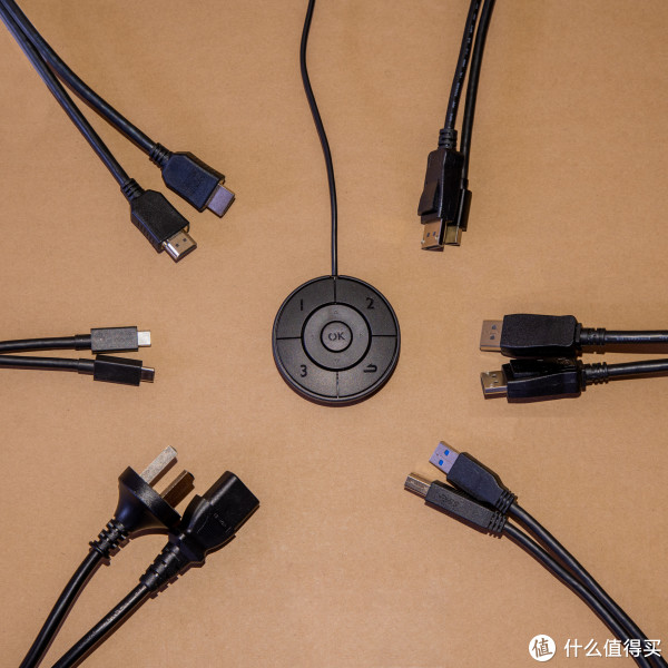 ▲OSD控制器：你们全都得听我指挥！（8点中方向的电源线表示根本不尿你。）