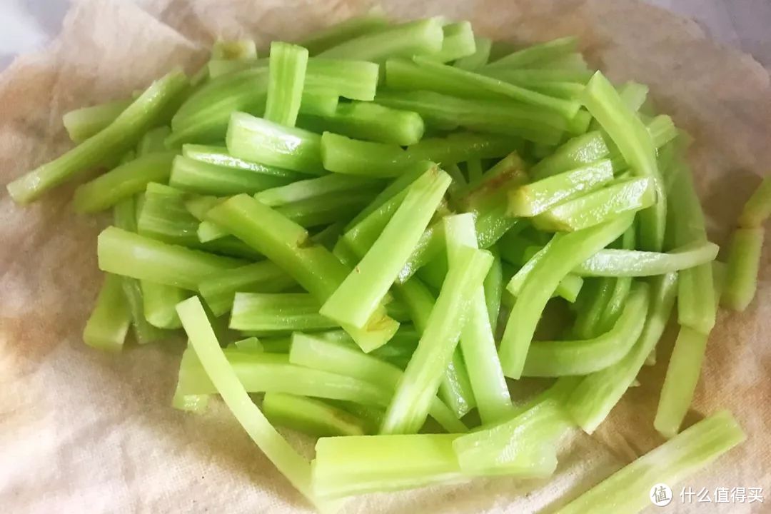 好一道夏日小凉菜！嘎嘣脆透心爽~全程不开火