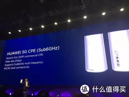 工作在5G低频段，峰值速率2Gbps，重量2Kg，体积3L