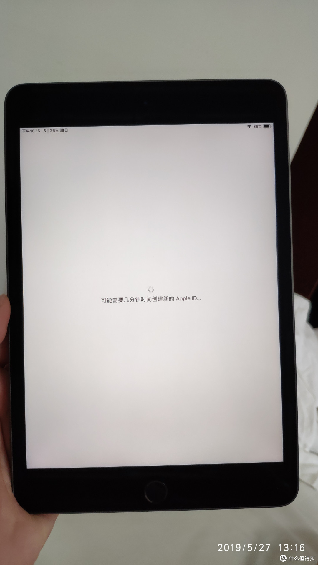 大概把玩了十分钟吧,屏幕好多指纹印