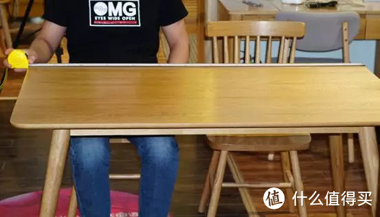 实木家具选购攻略：餐桌到底哪种好，小细腿PK大粗腿！