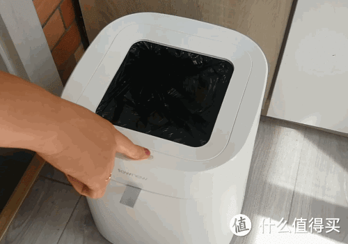 会自己打包放袋的垃圾桶,拓牛T Air测评