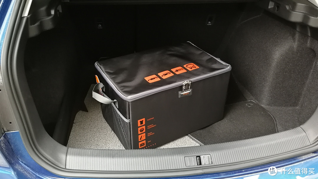 收纳箱不仅可以让后备箱更加整洁、减少噪音、增大储物空间，还能在发生紧急情况下减少对车内人员的伤害，两厢车尤其需要。