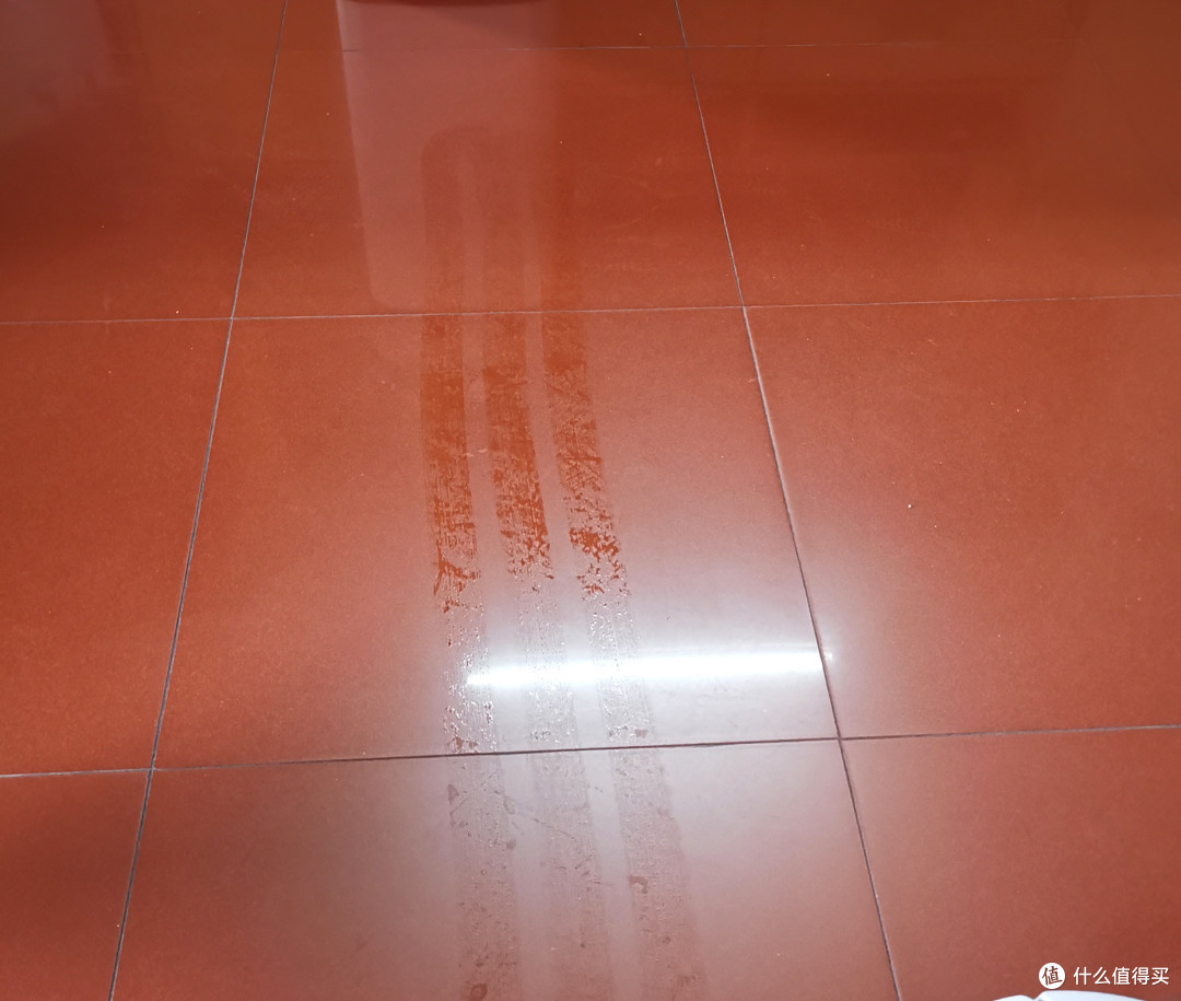 好不好对比才知道 两款两千元级扫地机器人不负责任评测