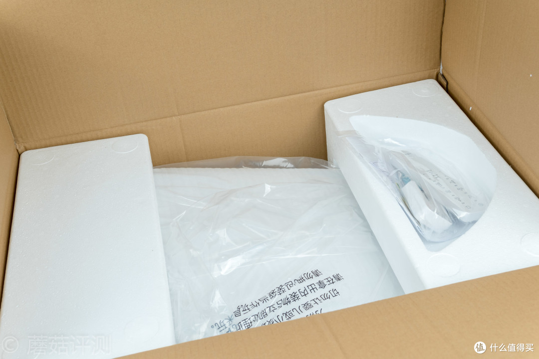 1,马桶主体▼刚开始以为会收到类似于木架的那种包装,没想到真正到手