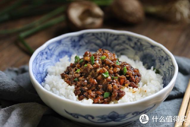 饥肠辘辘的时候，最爱妈妈这碗拌饭，三碗都不够吃