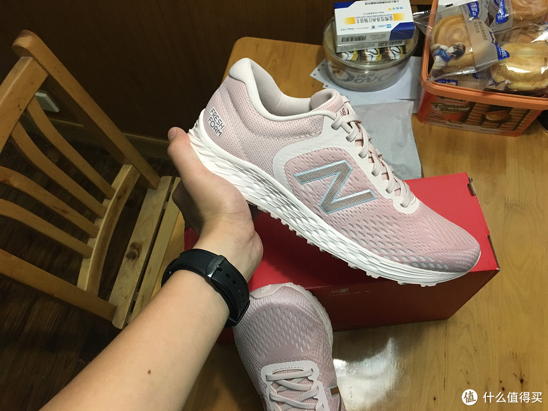 漂洋过海的小粉红-- 夜跑靓仔   new balance Fresh Foam Arishi v2