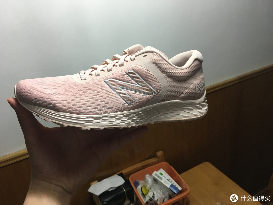 漂洋过海的小粉红-- 夜跑靓仔   new balance Fresh Foam Arishi v2