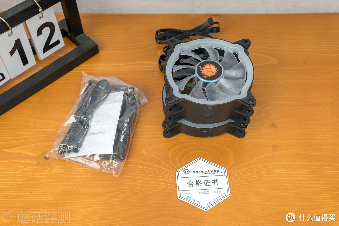 打造一款外观漂亮的机箱，从更换风扇开始——Tt（Thermaltake）玲珑风扇 12 LED RGB 机箱风扇