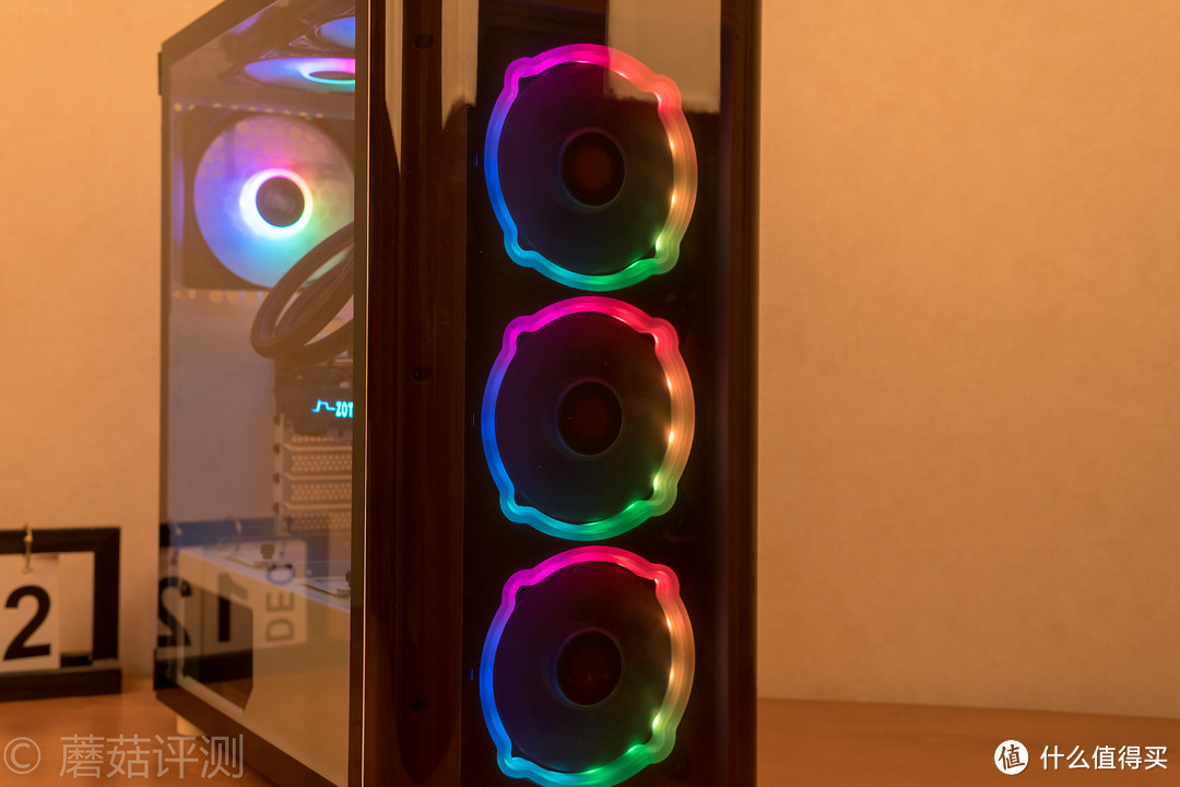 打造一款外观漂亮的机箱，从更换风扇开始——Tt（Thermaltake）玲珑风扇 12 LED RGB 机箱风扇