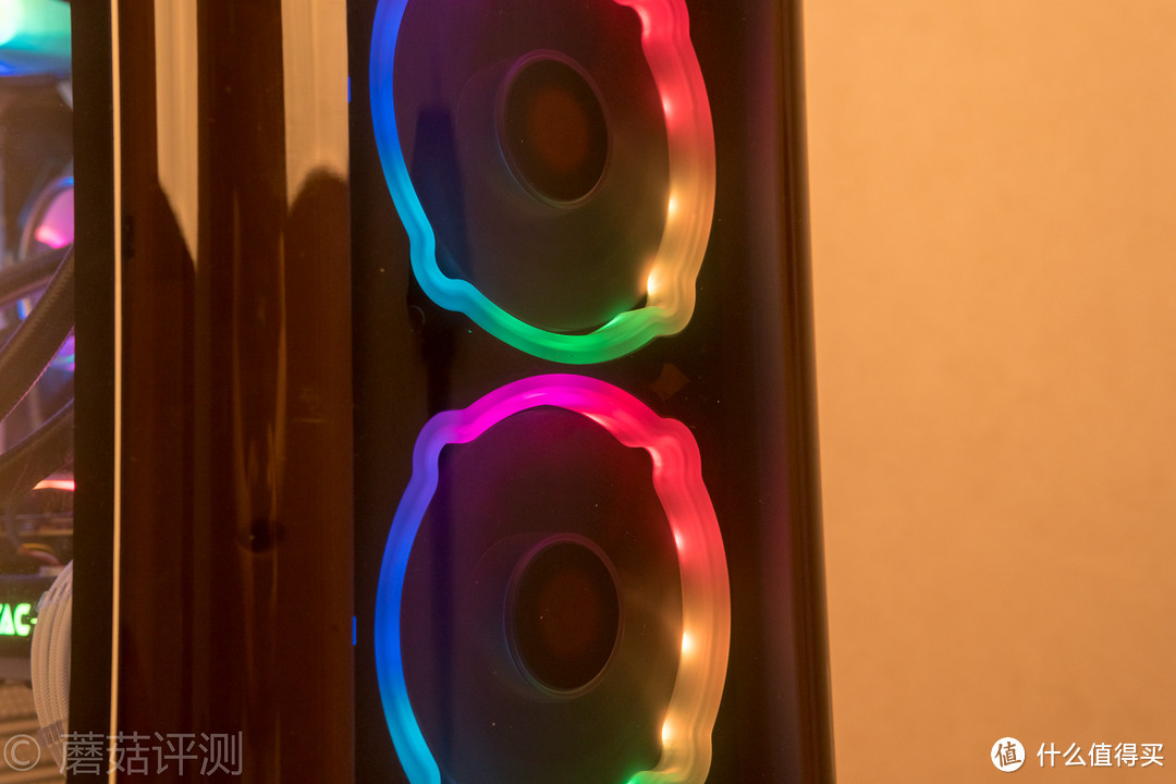 打造一款外观漂亮的机箱，从更换风扇开始——Tt（Thermaltake）玲珑风扇 12 LED RGB 机箱风扇