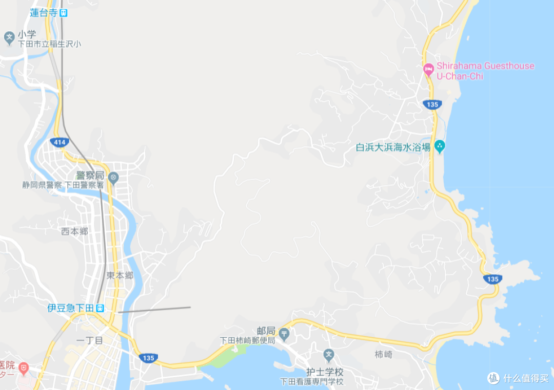 右上角Guesthouse就是我们住的民宿，4500日元一天，环境很好强烈推荐。不过民宿老板英文并不好，建议还是有一点日语基础再考虑这里。在这附近宾馆酒店还是很多的。伊豆急下田站右侧的横线就是寝姿山索道，可惜现在关闭。