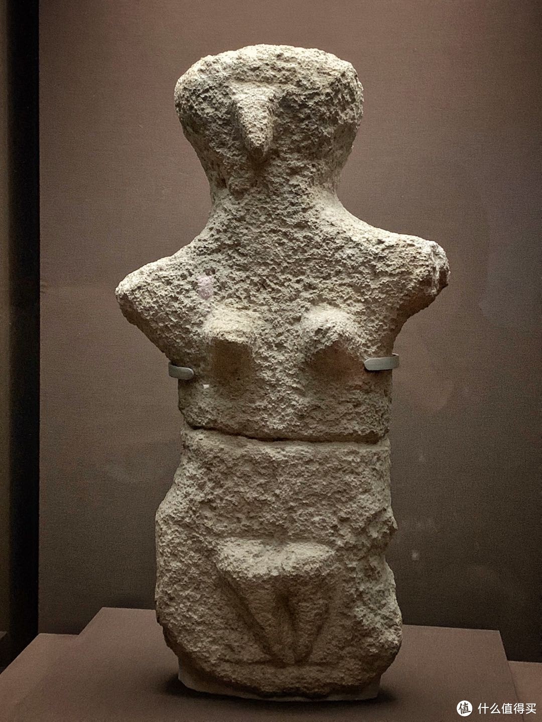 010 卡尔帕索斯仕女 前4500 - 3200年 希腊