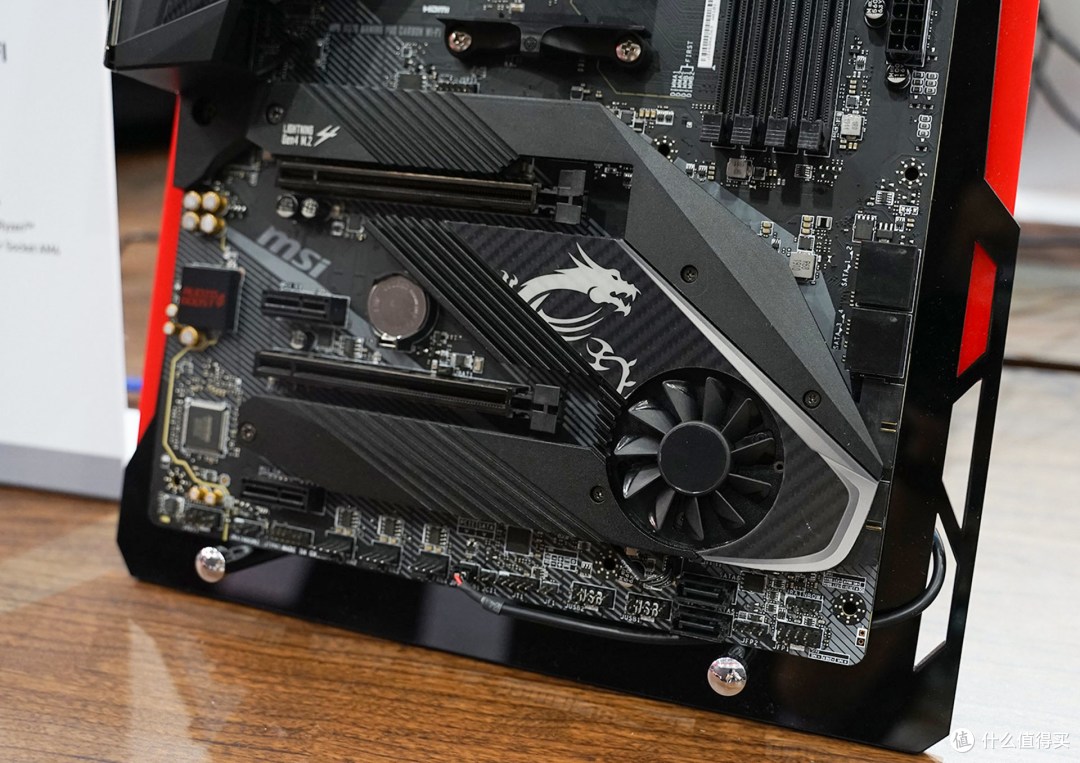 MSI展区高颜值ShowGirl、X570旗舰主板等酷炫硬件一个都不能少!