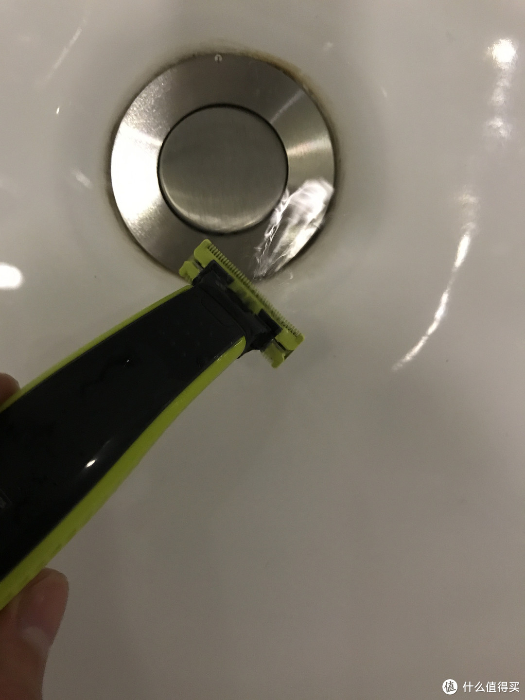 安全,颜值,方便?你想要的这三点它全都有——飞利浦OneBlade剃须刀简测