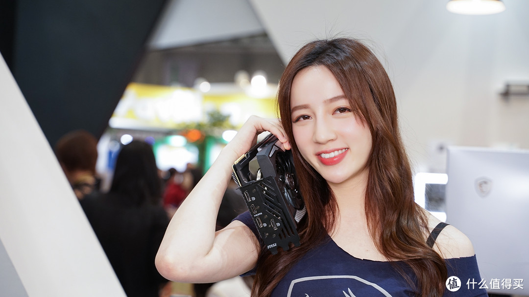 MSI展区高颜值ShowGirl、X570旗舰主板等酷炫硬件一个都不能少!