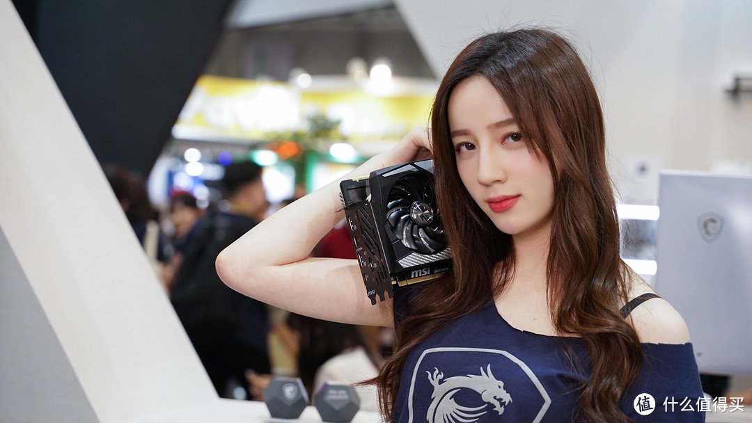 MSI展区高颜值ShowGirl、X570旗舰主板等酷炫硬件一个都不能少!