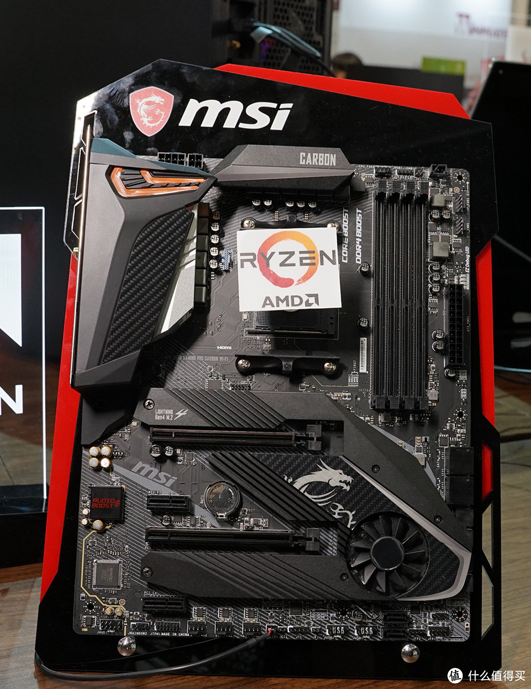 MSI展区高颜值ShowGirl、X570旗舰主板等酷炫硬件一个都不能少！