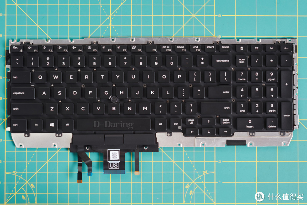 钢板和键盘是一体固定的，保证了所有按键都有钢板支撑，不会轻易按塌