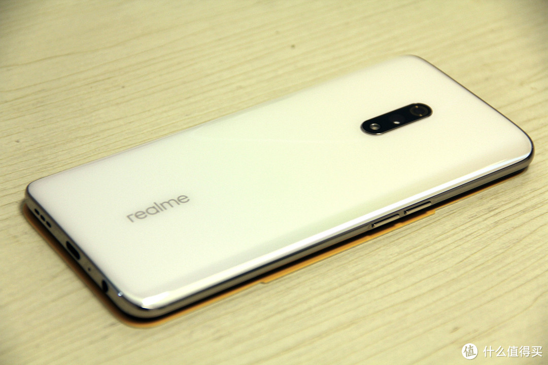 这是一篇不完全以数据为基础的手机评测-OPPO REALME X评测