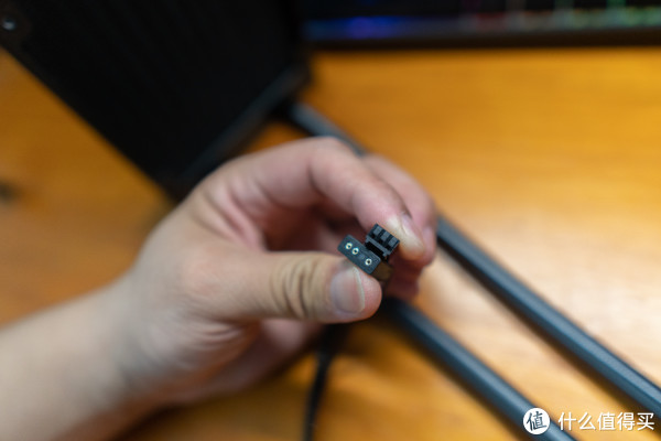 冷头采用5v 3pin的ARGB的灯光系统