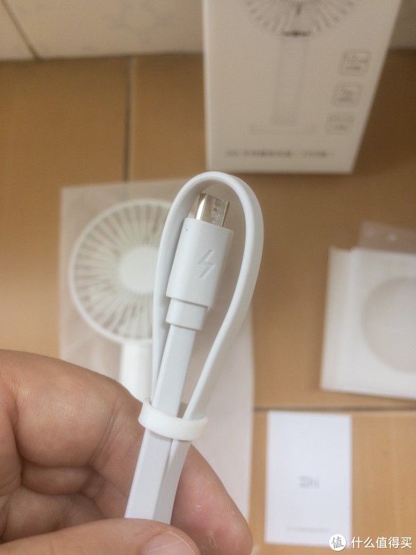 数据线是原装快充的线，好评！！！