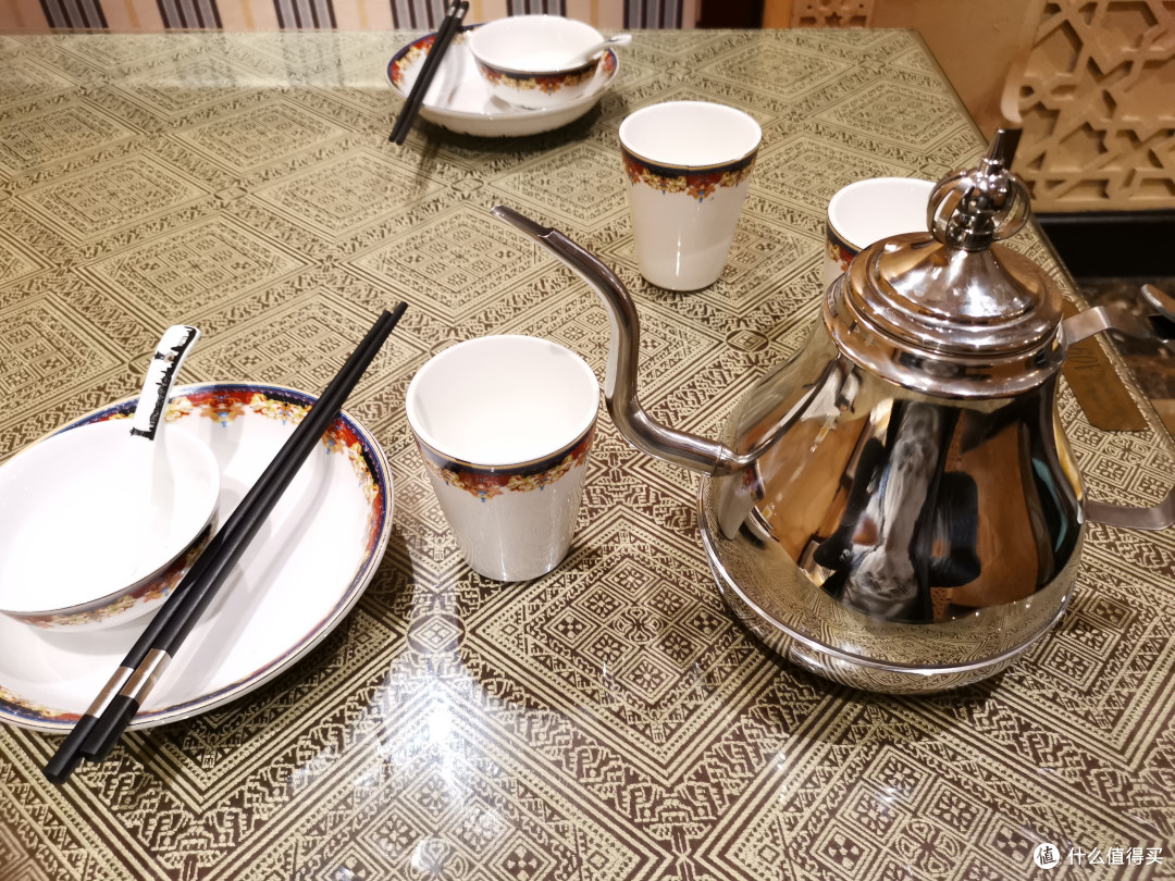 舌尖上的新疆：乌鲁木齐市美食探店——小尕子(明园店)