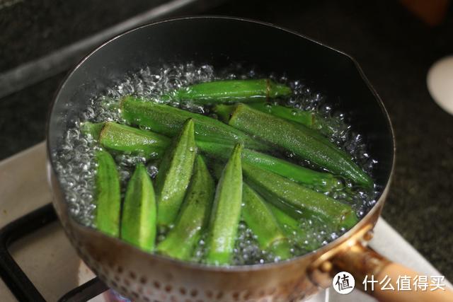 这菜长得酷似辣椒，却不是辣椒，用来凉拌味道清脆又爽口