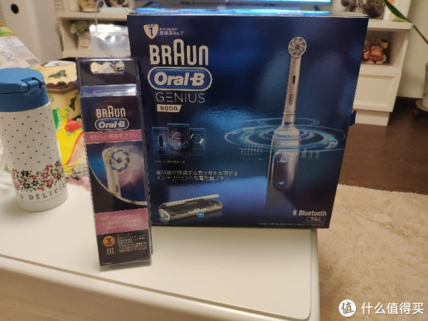 博朗oral-b 欧乐-b genius 9000 电动牙刷外观展示(刷柄|刷头|吸盘面)