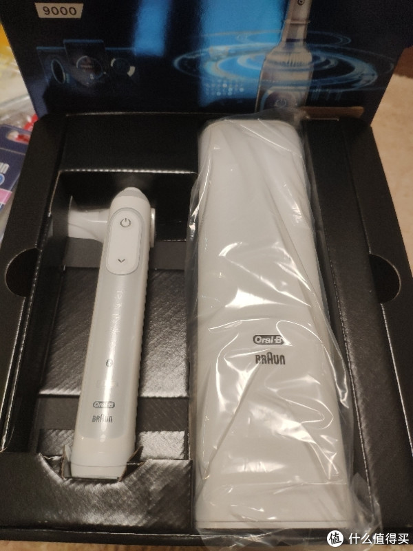 博朗oral-b 欧乐-b genius 9000 电动牙刷外观展示(刷柄|刷头|吸盘面)