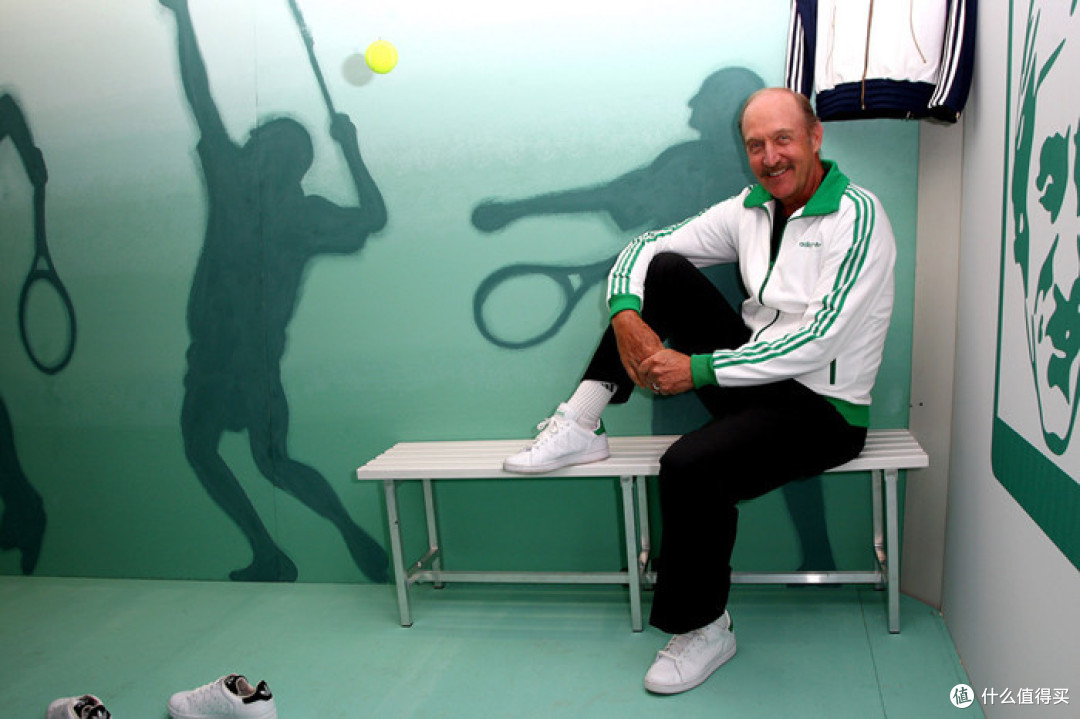 Stan Smith是有史以来第一双签名运动鞋，这双鞋是设计于上个世纪60年代，至今是adidas单一产品销售量最好的一双鞋，总量已经超过3000万双。