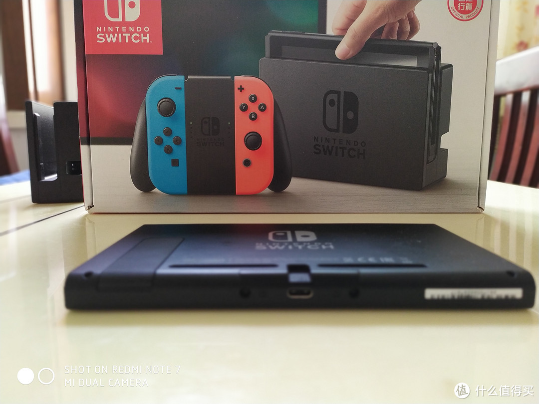 任天堂Switch主机（下面）