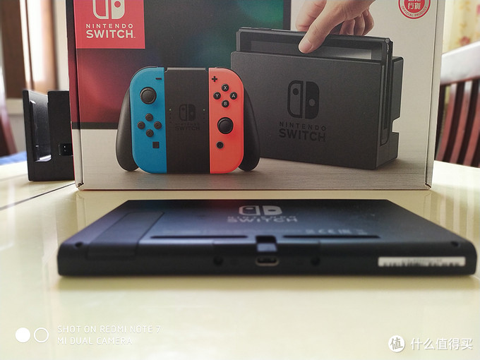 任天堂Switch主机（下面）