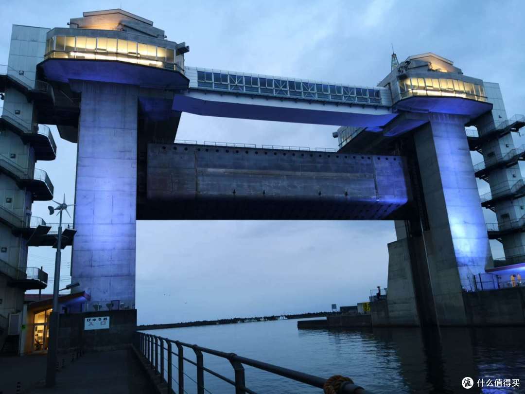 沼津水门びゅうお。下来的时候赶上了点灯，算是为遗憾的旅行增加了些惊喜。