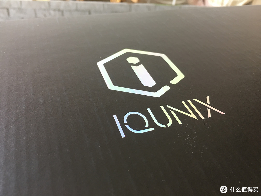 漂亮的不像实力派—— iQunix Spider 屏幕显示器支架测评