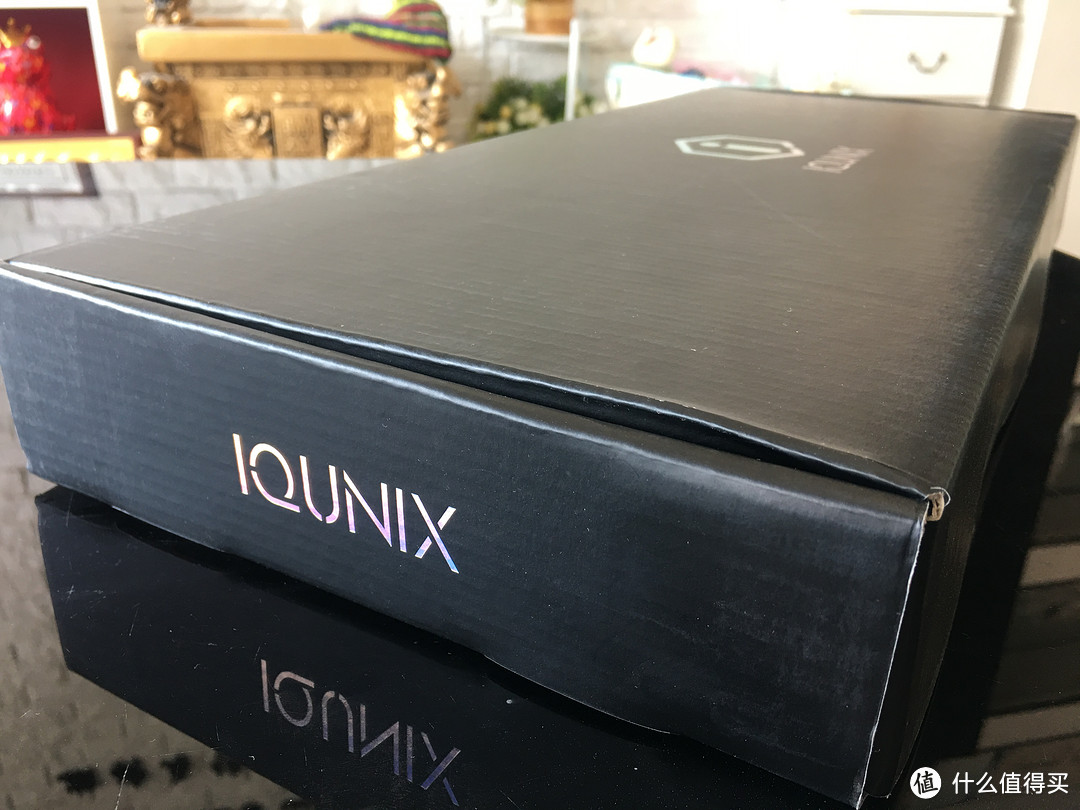 漂亮的不像实力派—— iQunix Spider 屏幕显示器支架测评