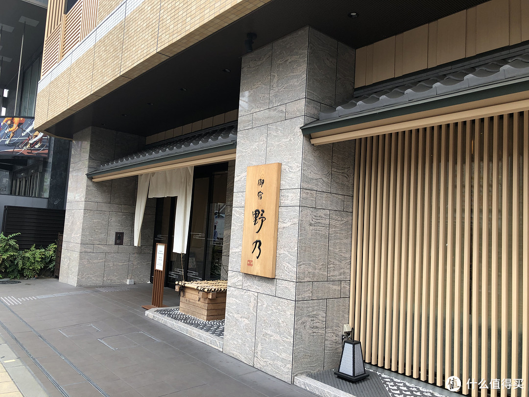 酒店门口