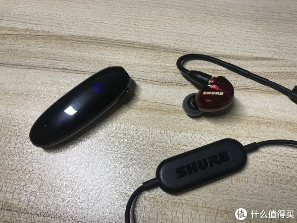 其实还和这蓝牙线比了一下，有线锤蓝牙，蓝牙锤蓝牙，吊锤，我就不说啥了。