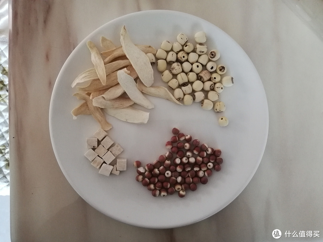 夏季暑湿困倦,脾胃虚弱,四神靓汤来助您~