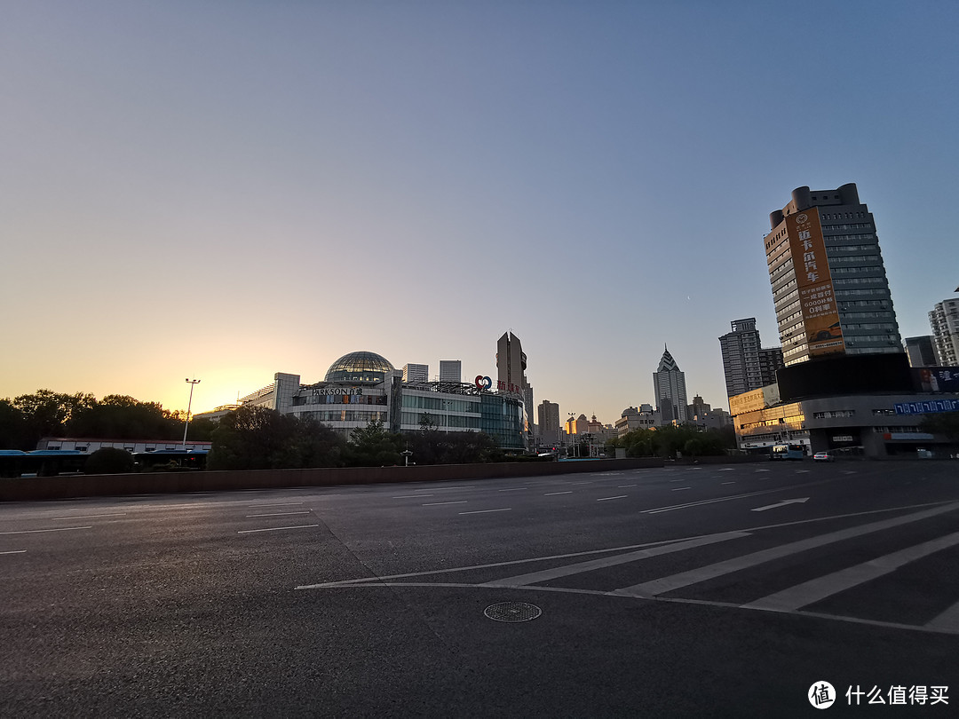 早晨的乌市，太阳刚则升起