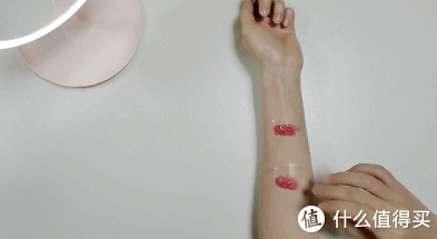 用手涂抹卸妆膏