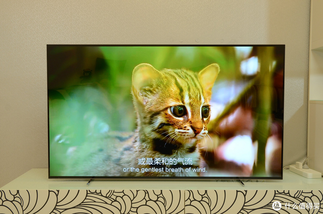 超薄·惊艳！飞利浦784系列OLED智能电视体验