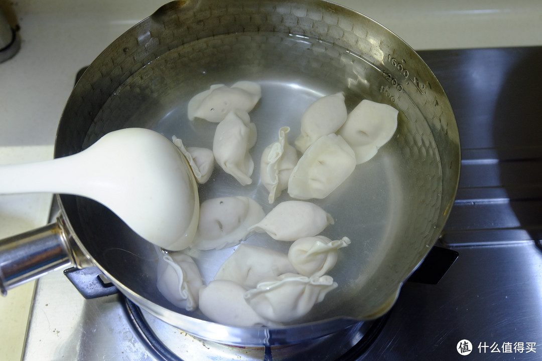 大妈送我一份水饺：三全私厨虾皇饺，吃点好的，很有必要