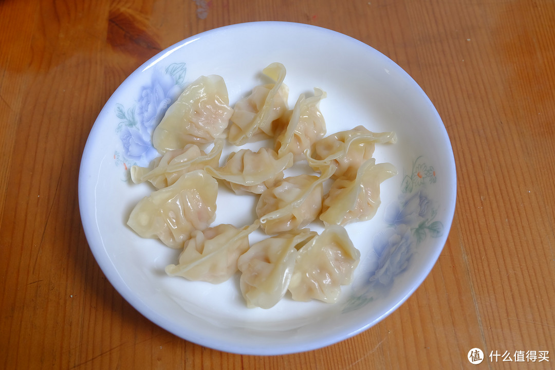 大妈送我一份水饺：三全私厨虾皇饺，吃点好的，很有必要