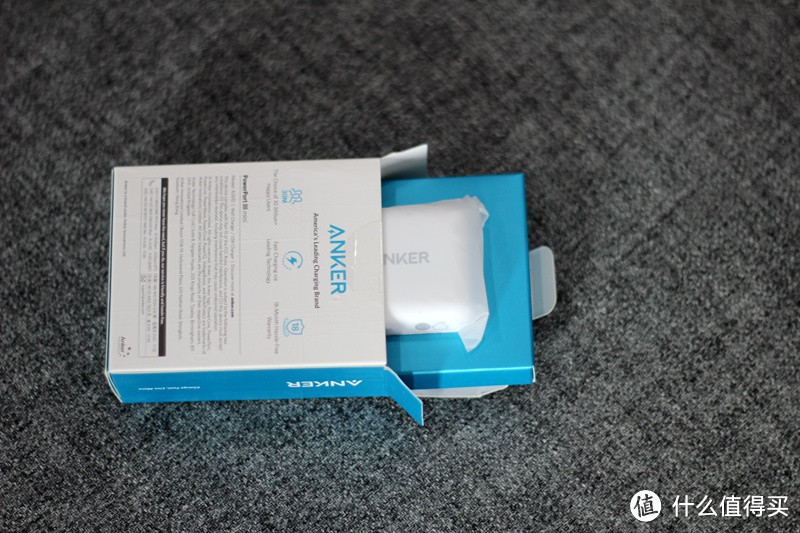 舒服了,一站式充电解决方案 — Anker 30W迷你可折叠充电器