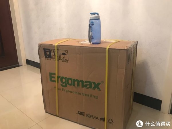 放个500ml水杯感受一下块头