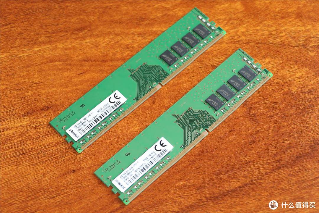 2条8GB金士顿DDR4内存，频率2666MHz，组成双通道16GB内存系统