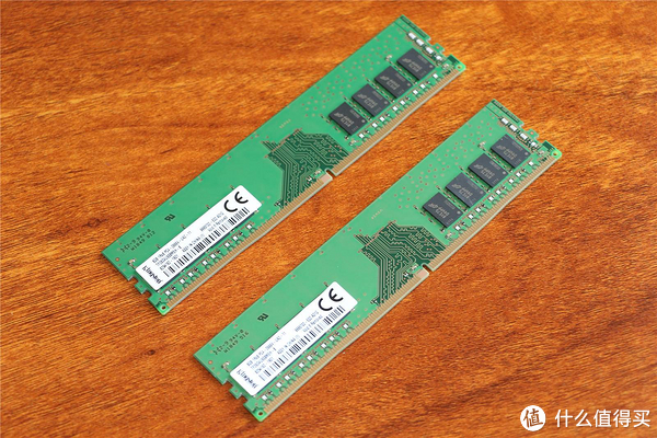 2条8GB金士顿DDR4内存，频率2666MHz，组成双通道16GB内存系统
