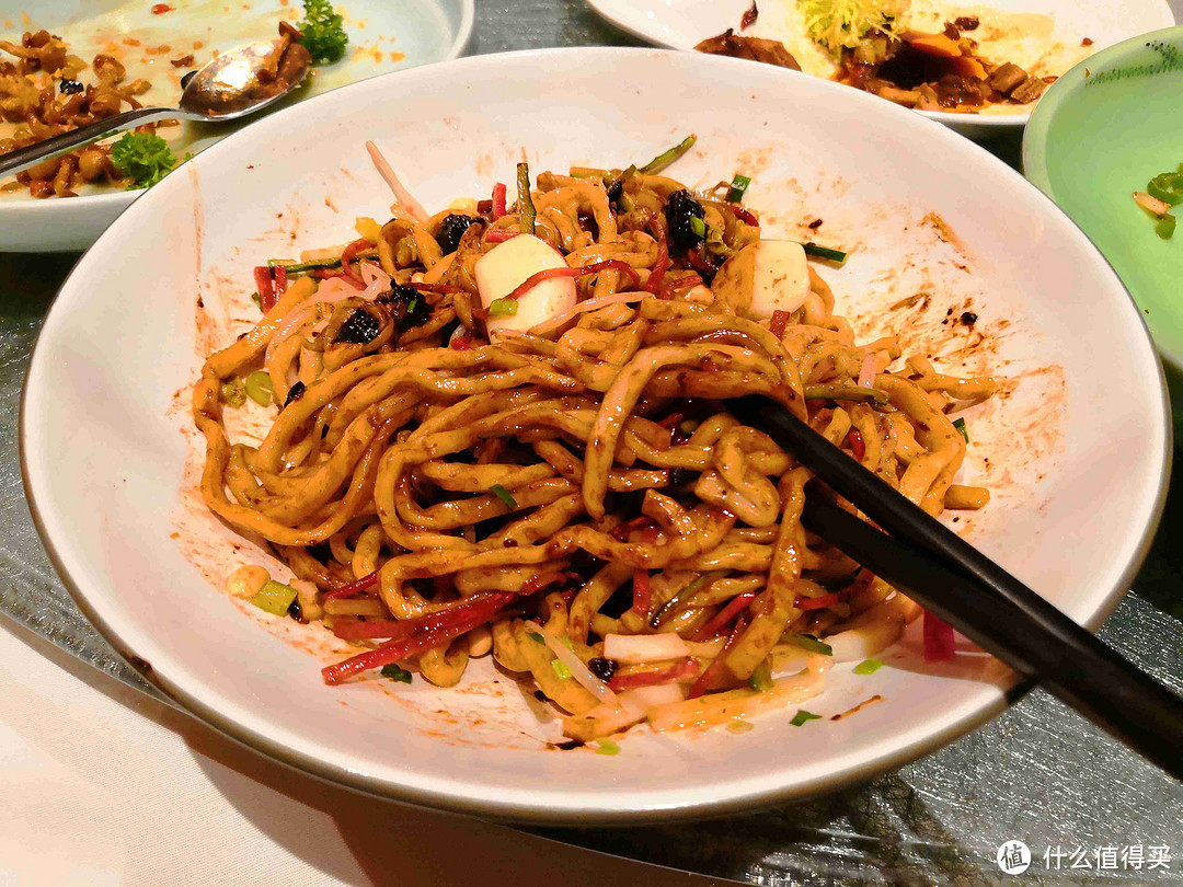 「花悦庭」鸭鸭填的壮，鸭鸭烤的香，吃鸭！