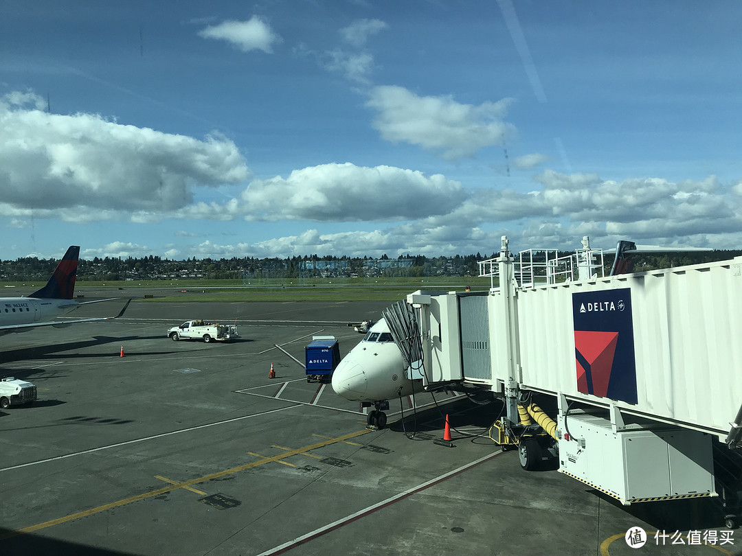 回波特兰坐的是达美航空，航程太短，没有晚餐